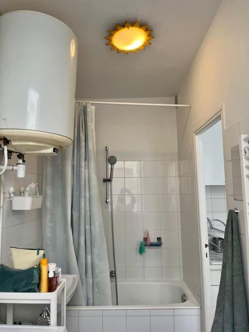 Apartment In Montmartre, Paris, Near Sacre-Coeur Read Host Profile For Booking Esterno foto